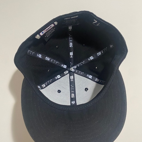 Chicago White Sox Fitted Hat - Picture 6 of 6